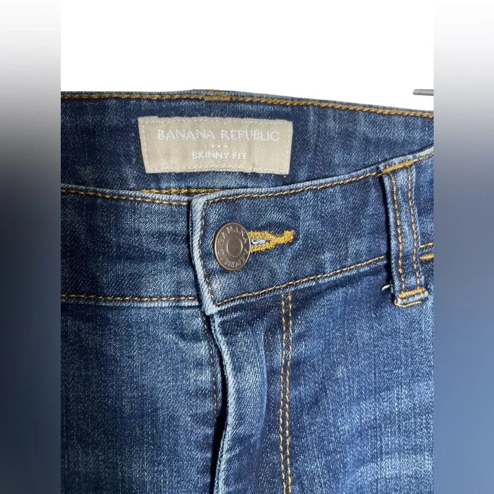 Banana Republic jeans women’s size 27 (size 4) Midrise Skinny Fit Blue Jeans💙💙